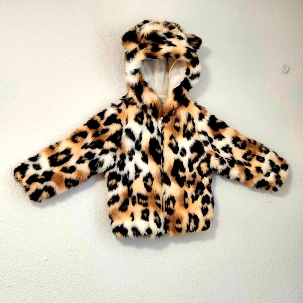 Adorable animal print faux fur lined zipper jacket with ears on hoodie. Size 2 T